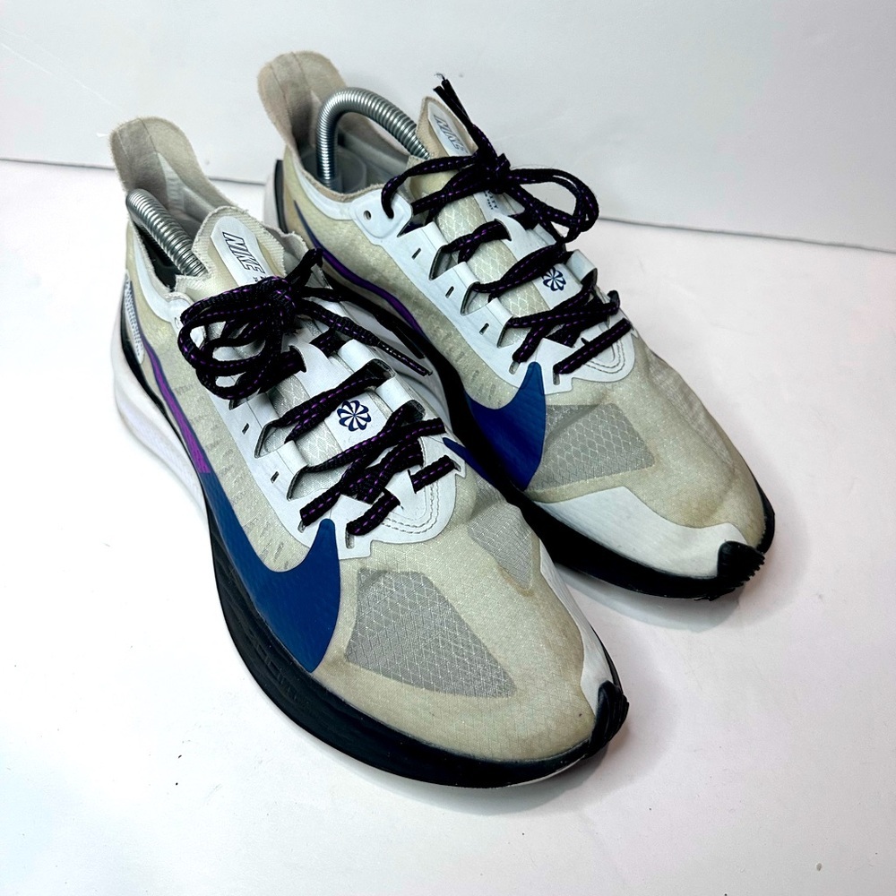 Used Nike women’s White and Blue Athletic Shoes